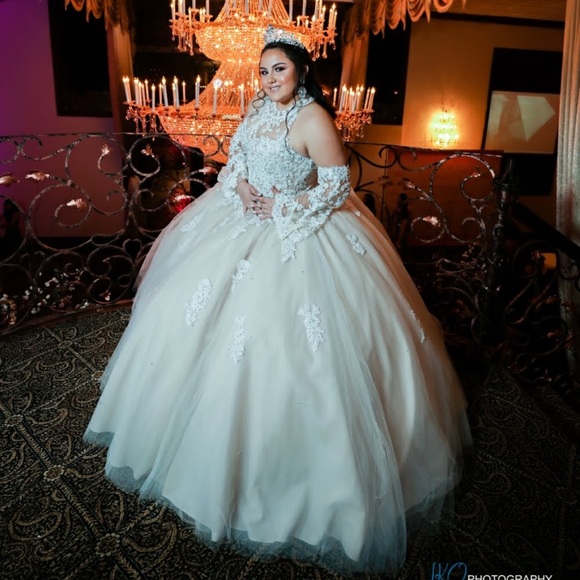 QUINCE a dress or sweet 16 - Picture 2 of 2